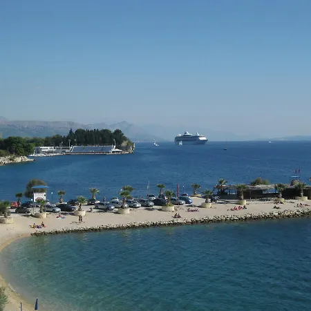 Beaches & Park Marjan 아파트